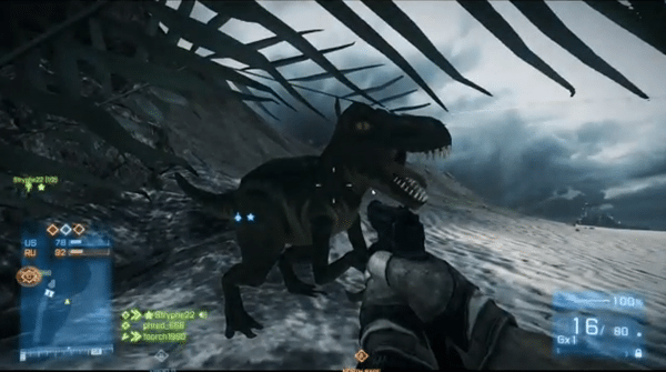 Auf Wake Isnld lässt sich eine Spielzeug Dino unter einer Pflanze finden.